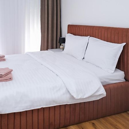 Nest Apartments Gjakova Esterno foto