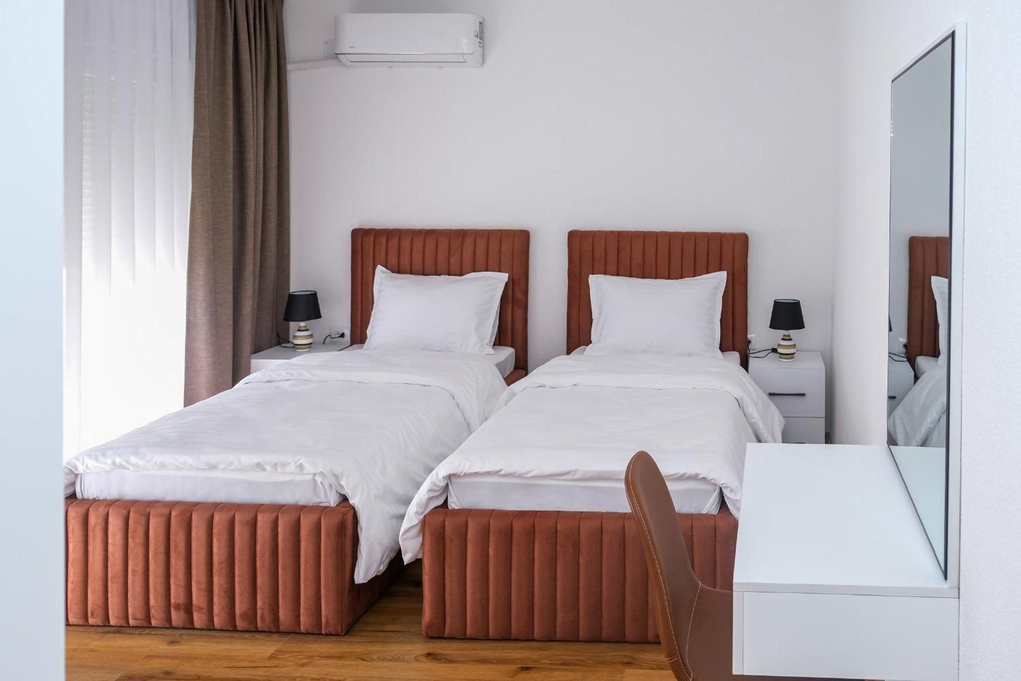 Nest Apartments Gjakova Esterno foto