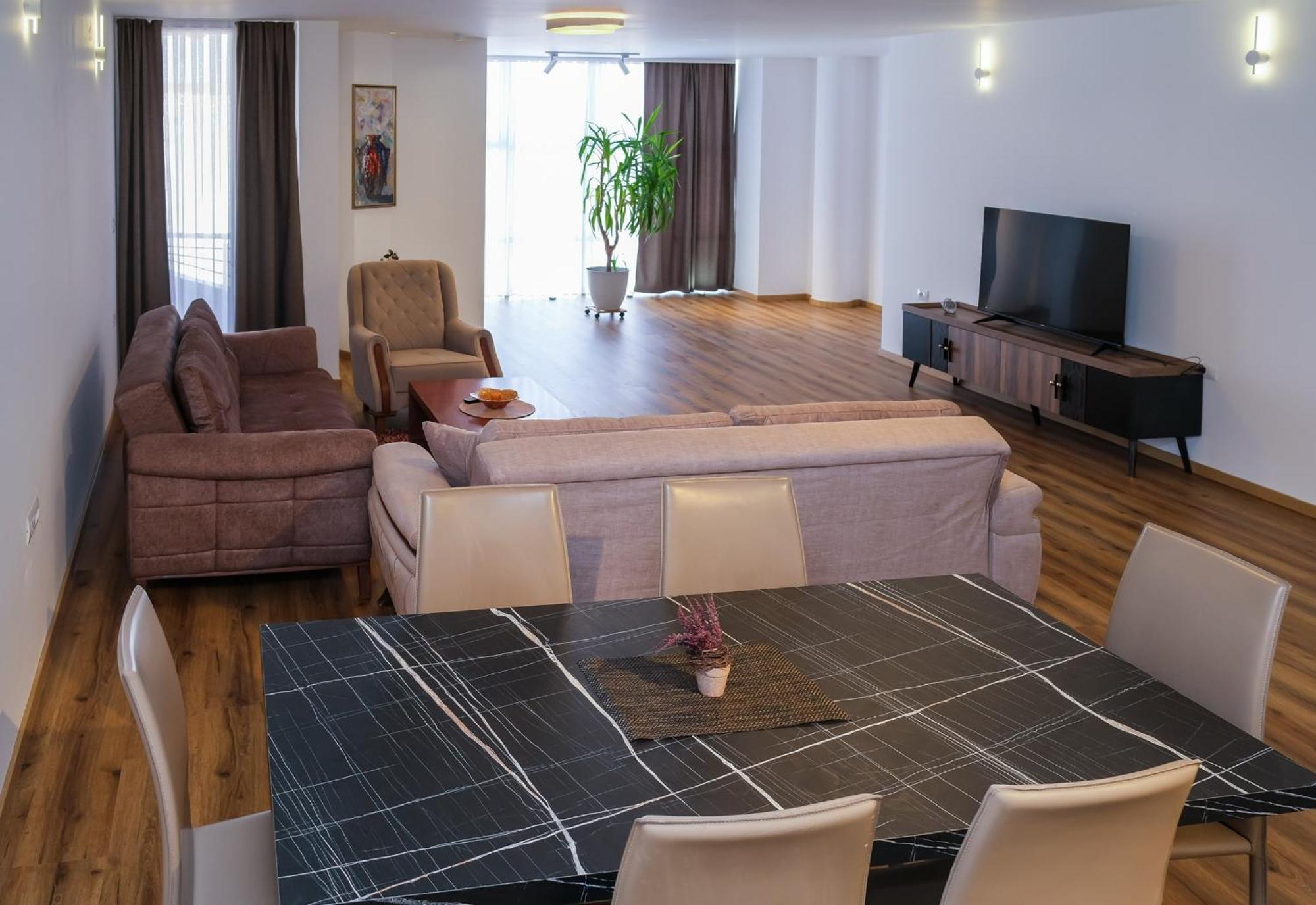 Nest Apartments Gjakova Esterno foto