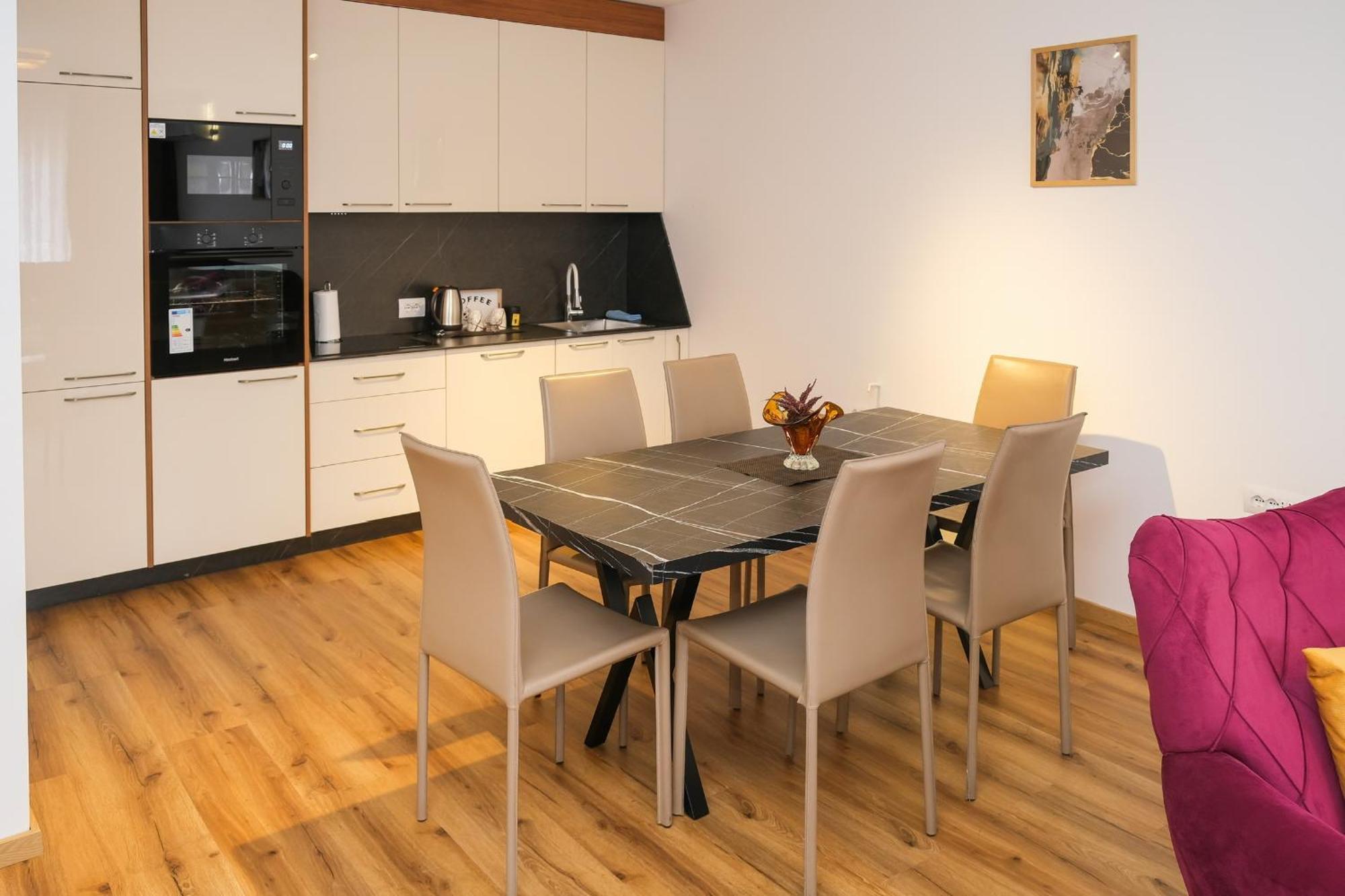 Nest Apartments Gjakova Esterno foto