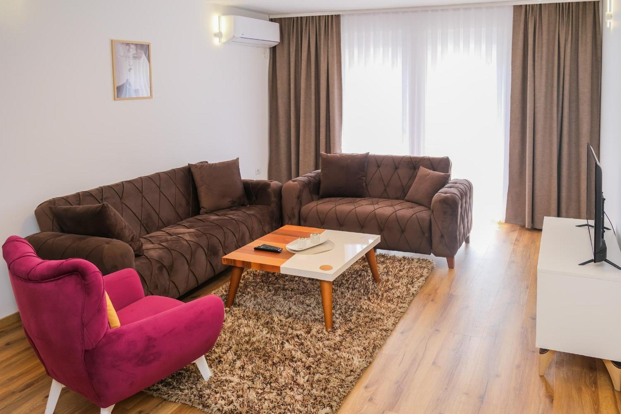 Nest Apartments Gjakova Esterno foto